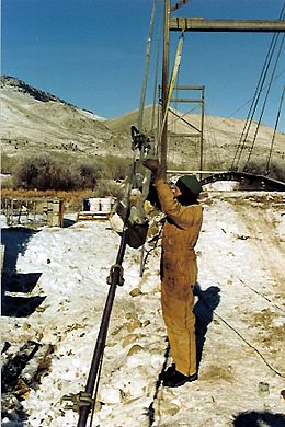 Zak Steigmeyer adjusting skyline tension.